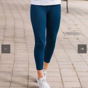 Zyia navy Capri leggings